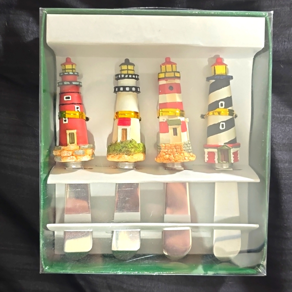 CROSSROADS. Four Peice Light House Spreader set. Hand crafted. Black, Red, White